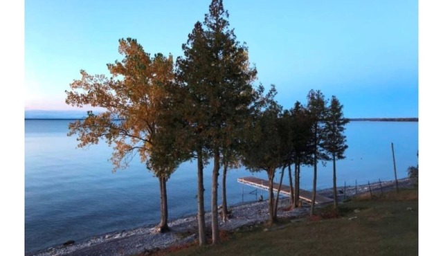 Clifton House - Waterfront Family home in PEC