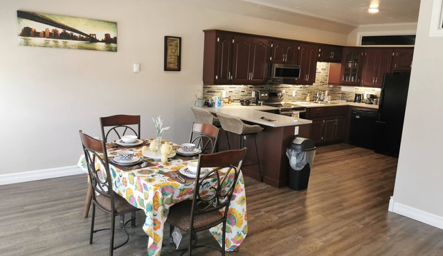 Coastal Charm by the Bay: 4 Bedroom Apartment next to Yarmouth CAT Ferry