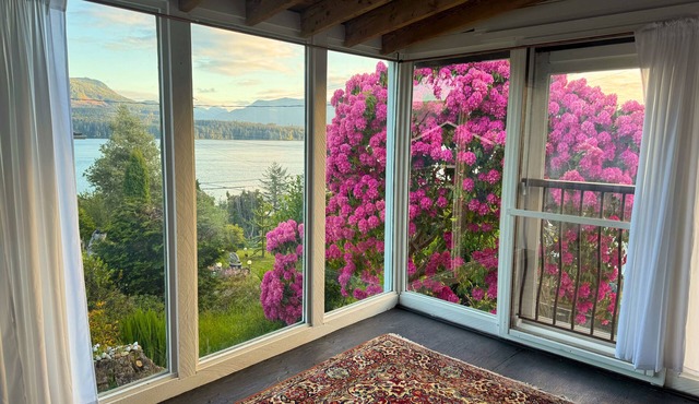 Coastal Nest Ocean & Mountain View Suite *NEW*