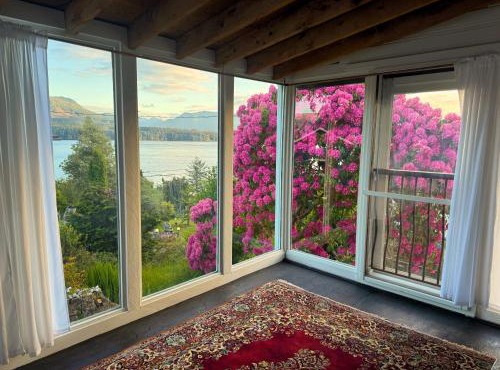 Coastal Nest Ocean & Mountain View Suite
