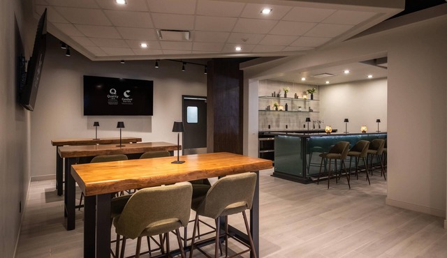 Comfort Suites Kingston Central