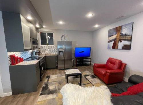 Comfortable and Beautiful Brand-New Suite BSMT-Two Bedroom, Two Washrooms