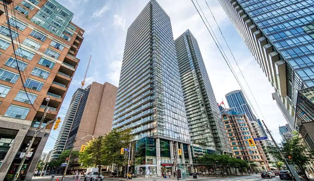Comfy Condo in the Centre of Downtown Toronto