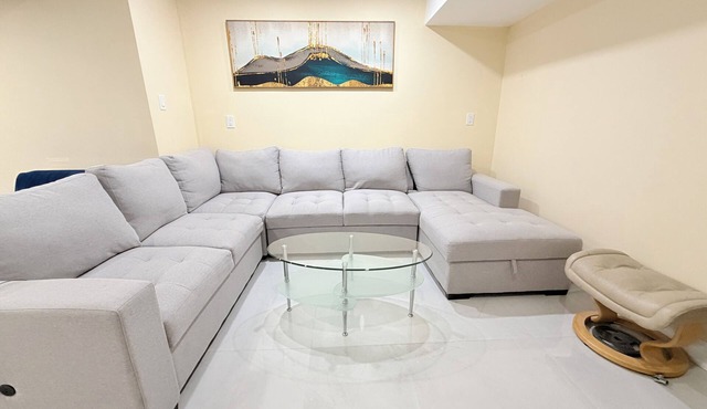Comfy One Bedroom Basement Apartment near Heartland- Sleeps 6