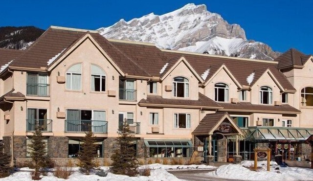 Comfy Room Along Banff Ave! Air-Conditioning