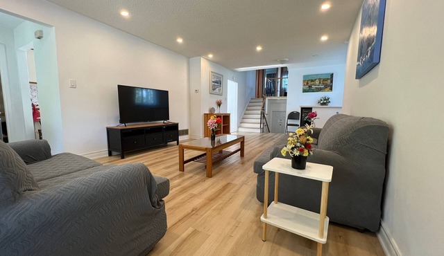 Comfy rooms near Agincourt Go