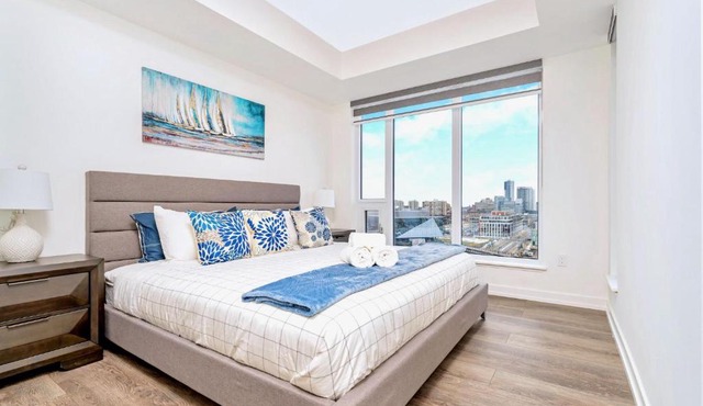 Condo Unit with Stunning Views & Amenities