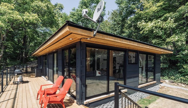 Contemporary 4 Bdrm, 3 Bath Cottage on Rosseau! Sandy Beach + Boatport!