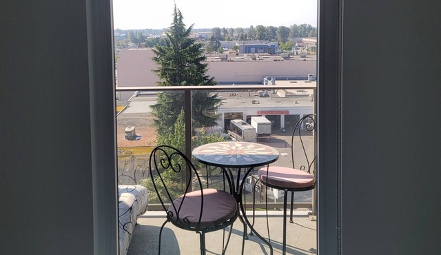 Contemporary & Pet-Friendly 1BR + Den Condo featuring a Charming Patio