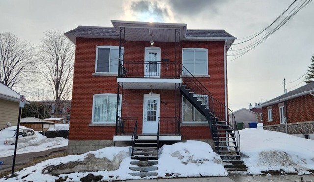 Convenient city living! Modern apartment, close to all services.