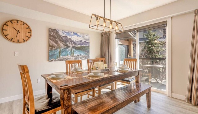 COPPER CREEK - TWO LEVEL CONDO - HOT TUB & FIRE TABLE