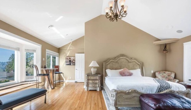 Coquitlam 5bed/3bath Luxury home + swimming pool