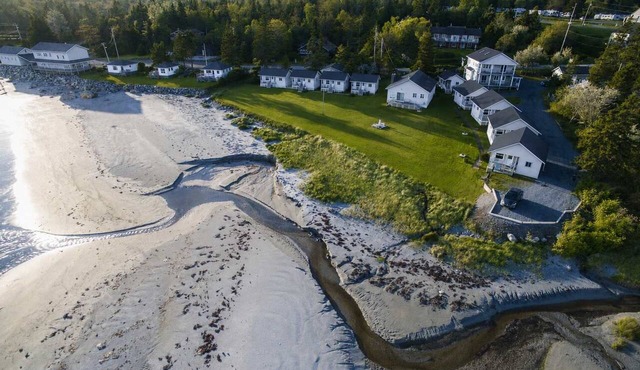 Cottage # 9 Hunts Point Beach Cottages - 1 bedroom