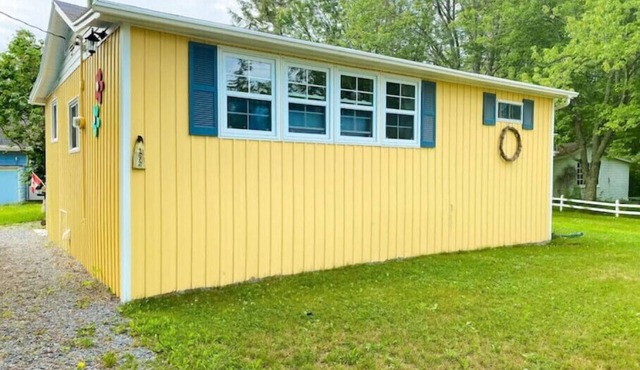 Cottage at Evangeline Beach & near Local Wineries