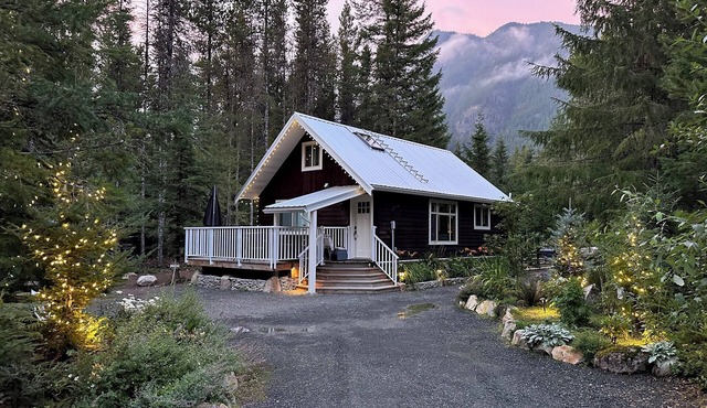 Cottage in Mountains -Firepit & Hotub - The perfect family Retreat