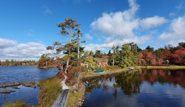 Cottage, Lakefront holiday near Kejimkujik National Park, Bridgewater, Nova Scotia