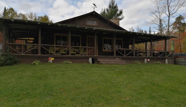 Cottage on 800 acres of land 6 km of river. Very quiet and peaceful getaway.
