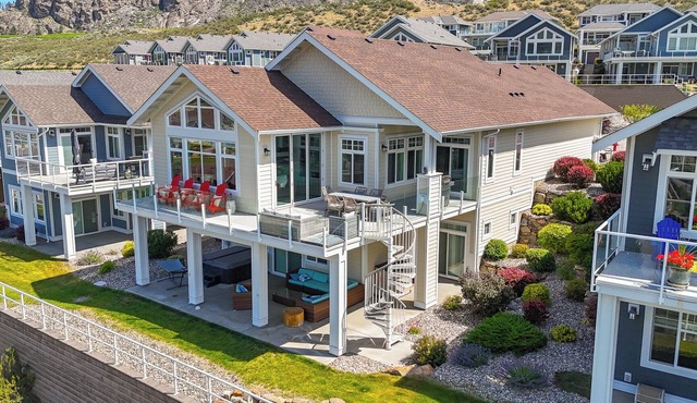 Cottage on Osoyoos Lake with private hot tub
