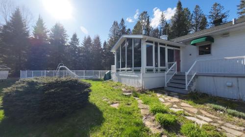 Cottage with inground pool outside