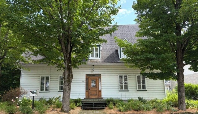 Country House: Charm, Authenticity, Tranquility