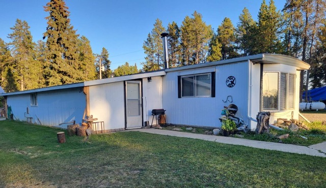 Country home on a secluded farm with walking trails. Horses welcome