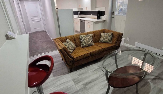 Cozy 1-bedroom suite with no cleaning fee!