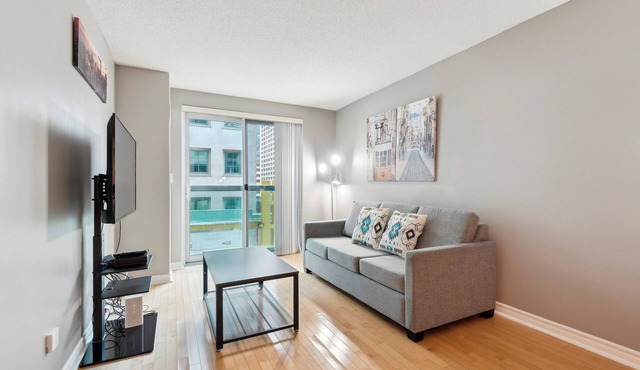 Cozy 1-BR Condo in DT Toronto