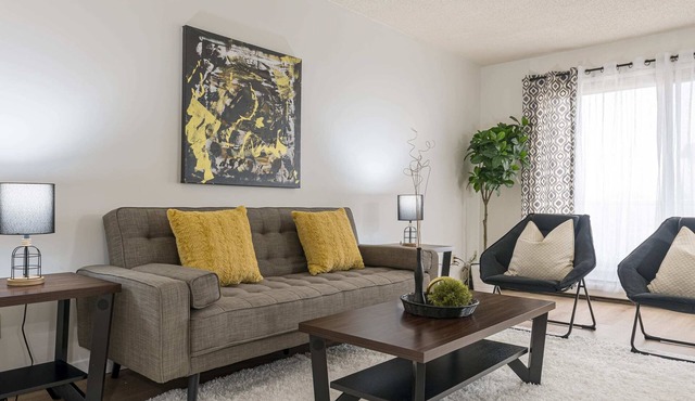 COZY 1BR | Top Floor w/ Balcony | Newly Renovated