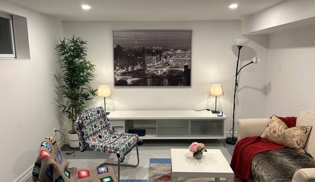 Cozy 2-Bed Basement Haven for Students, Travelers, and Immigrants