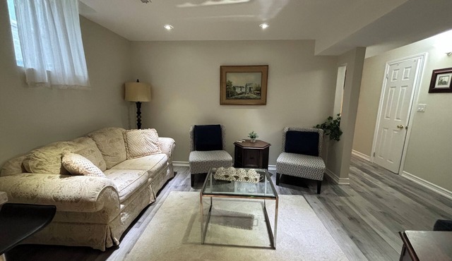 Cozy 2-Bedroom Apartment in Charming Mississauga