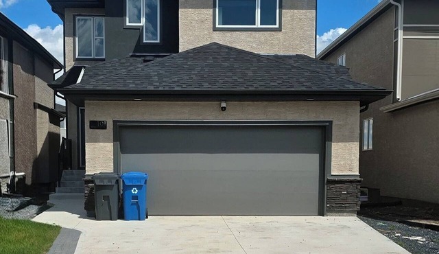 Cozy 2 bedroom basement suite 101-Place in Devonshire Park