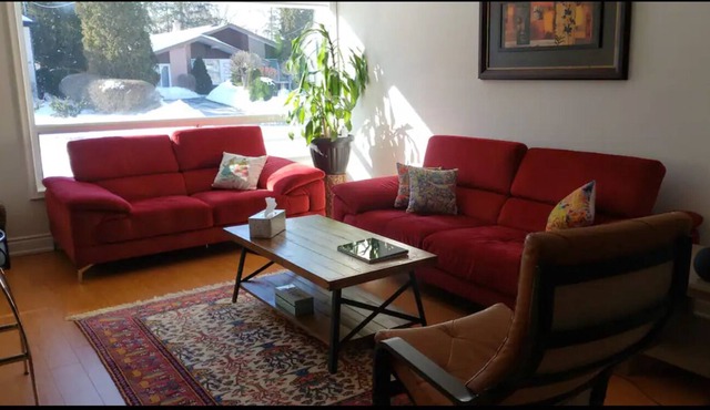 Cozy 2-Bedroom Bungalow with Free parking space