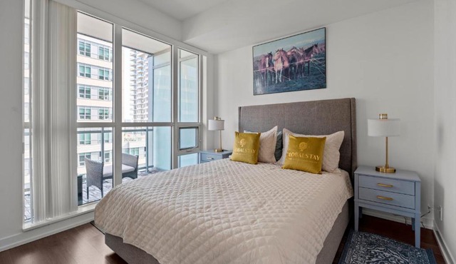 Cozy 2 Bedroom Dunfield Ave Condo in the Heart of Downtown
