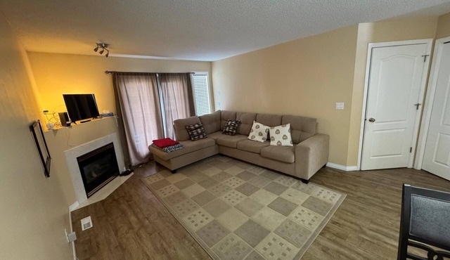 Cozy 2 Bedroom Suite Near Sylvan lake