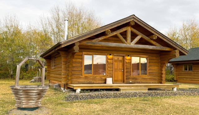 Cozy 2-Bedroom Waterfront Cabin – Swim, Fish & Relax on Lac La Hache