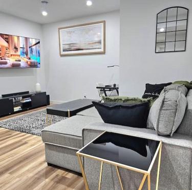 Cozy 2 bedrooms and 1 bath for 4 guests!