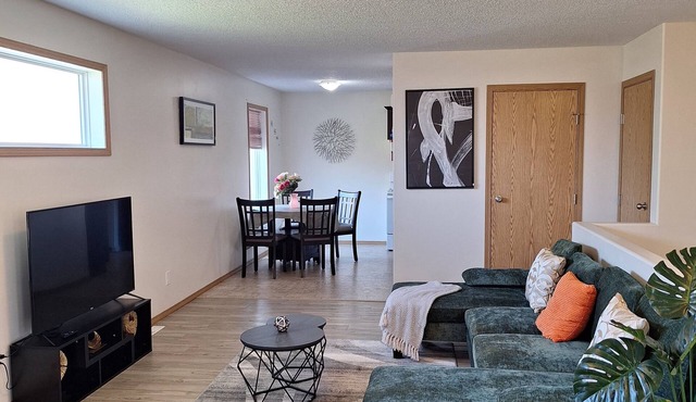 Cozy 2 Bedrooms in a stylish home in Central Brandon
