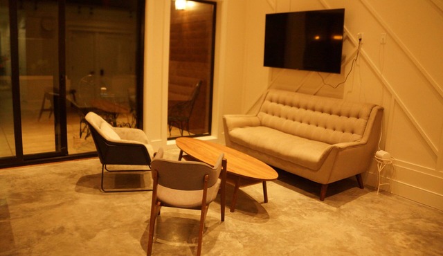 Cozy 2 story house, perfect families. Close to public transportation!