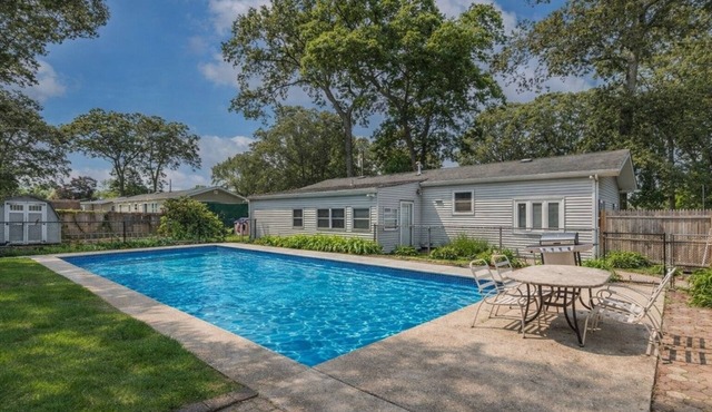 Cozy 3 bedroom pool home at the Jersey shore