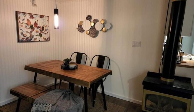 Cozy 3 Bedroom cottage near Lake Simcoe