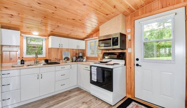 Cozy 3-Bedroom Waterfront Cottage with Water Sports & Stunning Sunsets