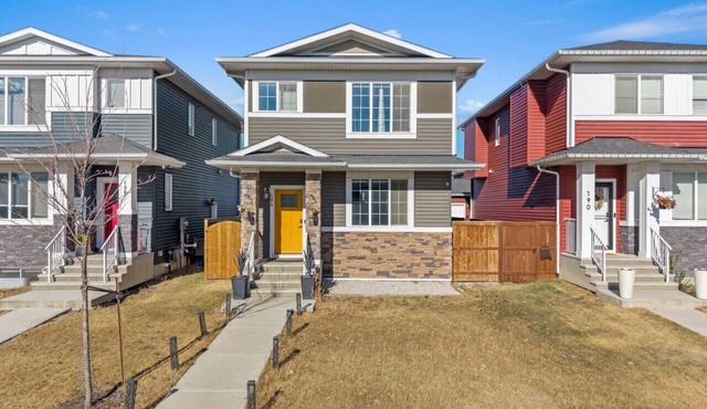 Cozy 5BR Retreat Near Lake & Calgary
