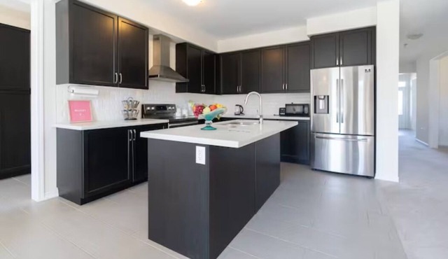 Cozy and Large Spacious Vacation Home- Minutes from Niagara Falls!