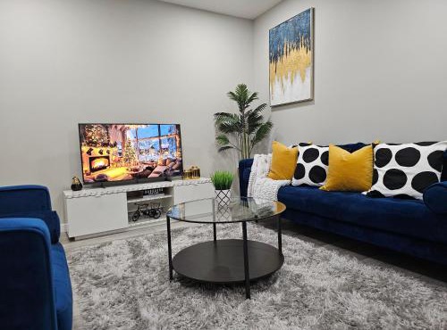Cozy and Luxurious 2 bedroom Suite in SouthWest, AB