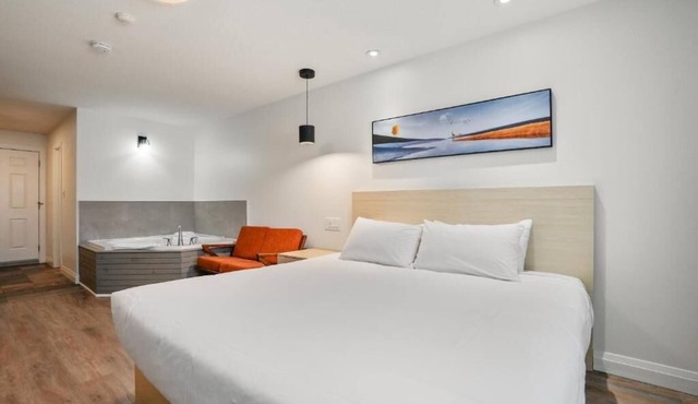 Cozy Apartment with Jacuzzi Tub - 25 min to Blue Mountain, 3 min Walk to Beach