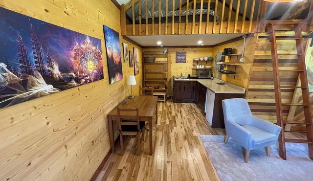 Cozy Art Cabin by the Ocean and Forest