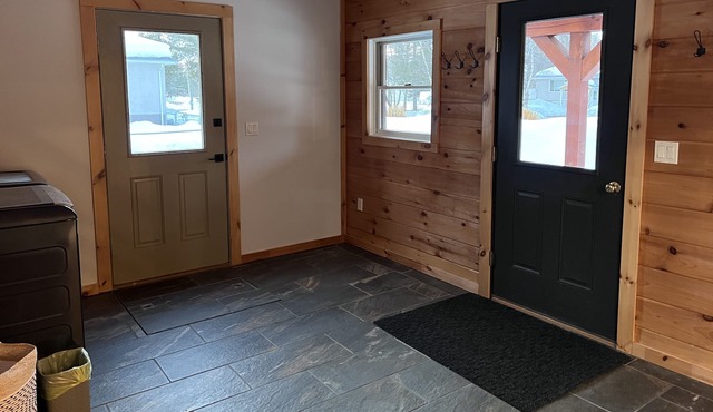 Cozy Cabin in city limits