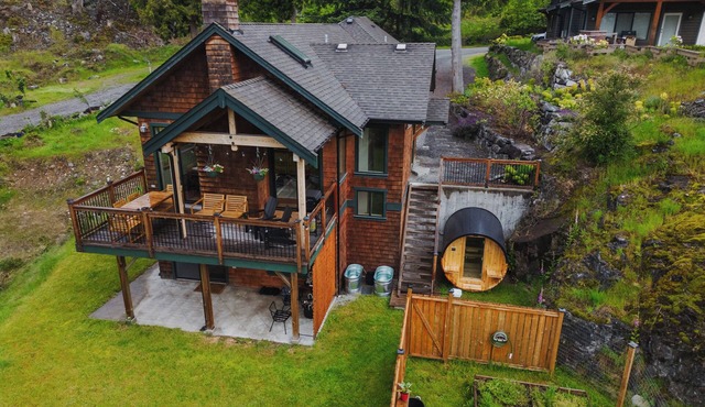 Cozy Cabin w/Private Sauna, Cold Tub, Fire & Ocean View (10 min walk to beach)