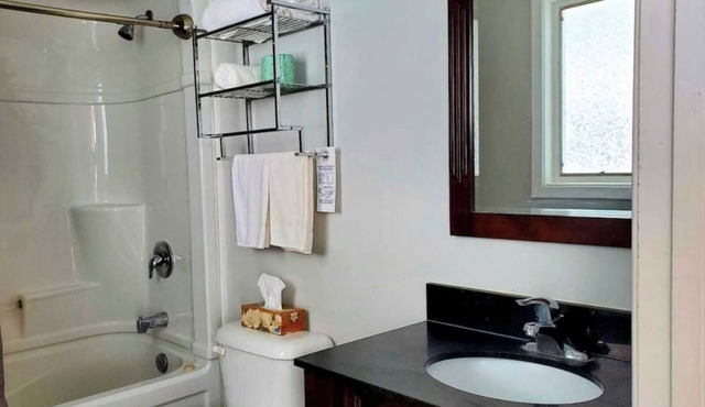 Cozy Comfort Double Room 10 – Peninsula Motel, Minutes from Wiarton Waterfront