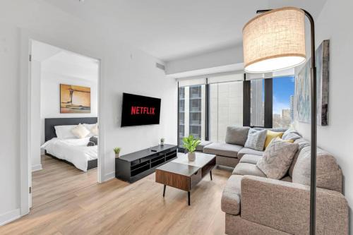 Cozy Condo Near Restaurant TTC